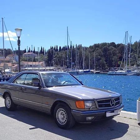 Meri Lux Daire Sutivan